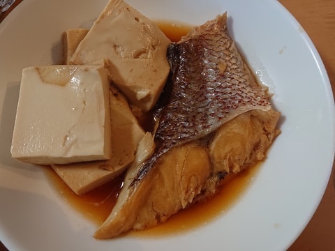 鮭と豆腐で煮魚